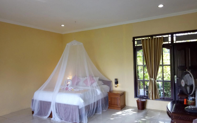 Atres Villa – Guest Rooms – Banyuatis