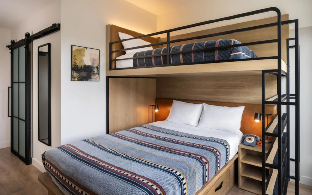 Moxy Boulder University