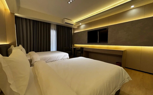 Lido De Paris Hotel