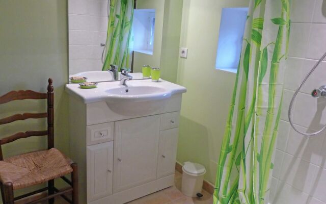 Holiday Home in Montbrun-des-Corbieres with Pool