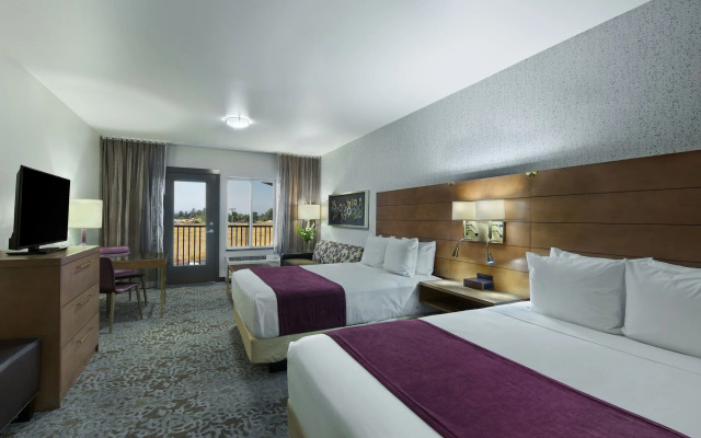 Oxford Suites Sonoma County