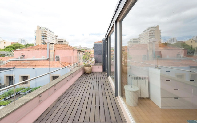 Between River and Sea Porto Apartment