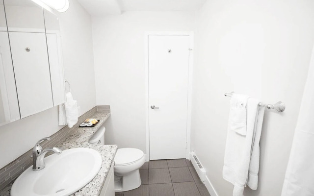 2-bedroom Suite on Corydon Ave Parking Included