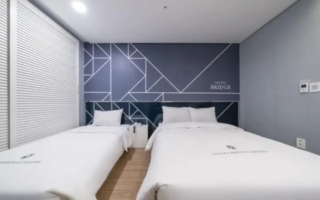 Yeongdeungpo Hotel Bridge