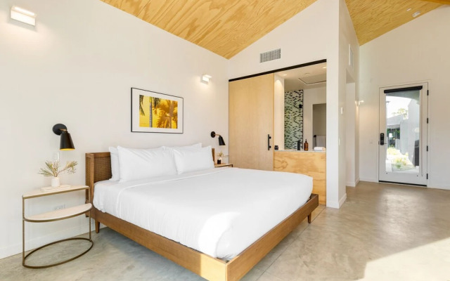Blackhaus Suites by AvantStay – Modern Comfort in Downtown Palm Springs
