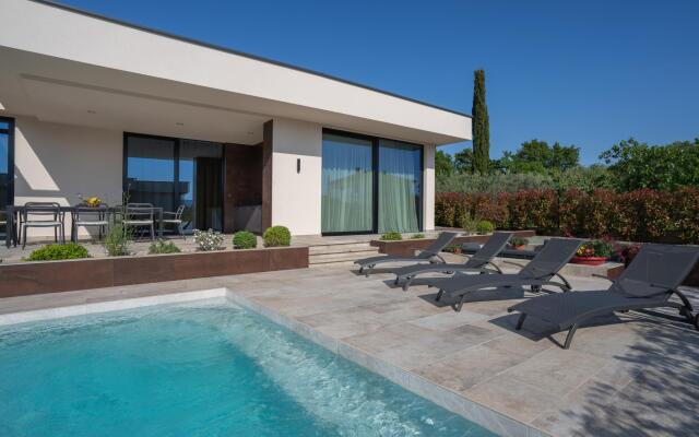 Piera in Brzac with 4 bedrooms and 4 bathrooms