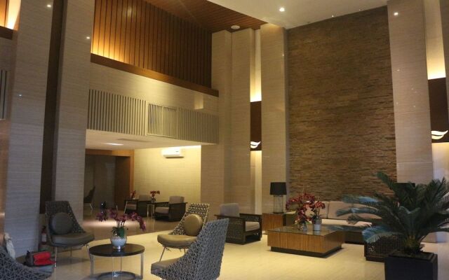 Dr. Calayan's Cozy Wind Residences Tagaytay Taal View