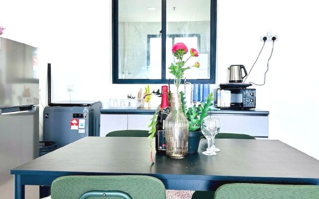 OYO Home 90948 Irishe Homestay Penang City Seaview
