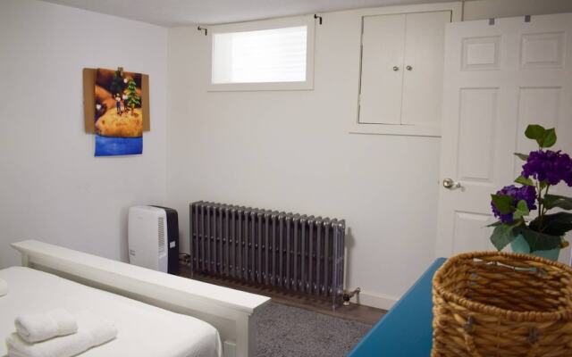 Convenient 1 Bedroom Lower Level Suite