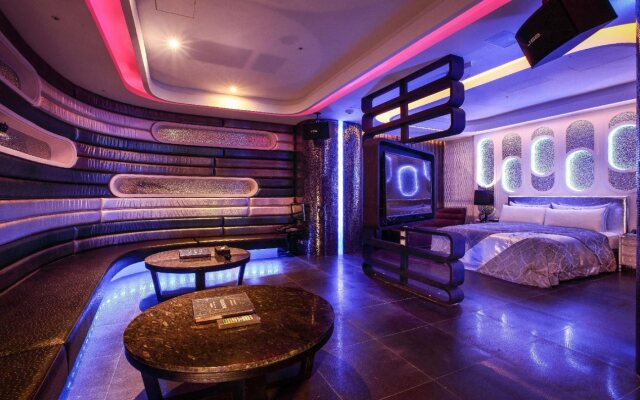 Icloud Luxury Resort & Hotel