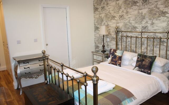 Modern apt close to Paddington station / sleeps 3