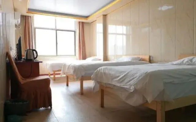 Hexian Yunshan Business Hotel