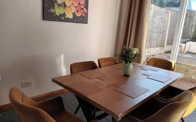Charming 3-bed House in Birmingham Near nec & hs2