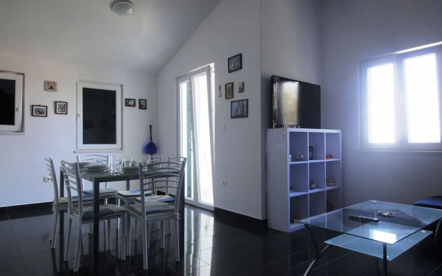Elizabet - Great Location & Close to the Beach - A1