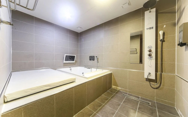 Changwon Buk-myeon The B and B Hotel