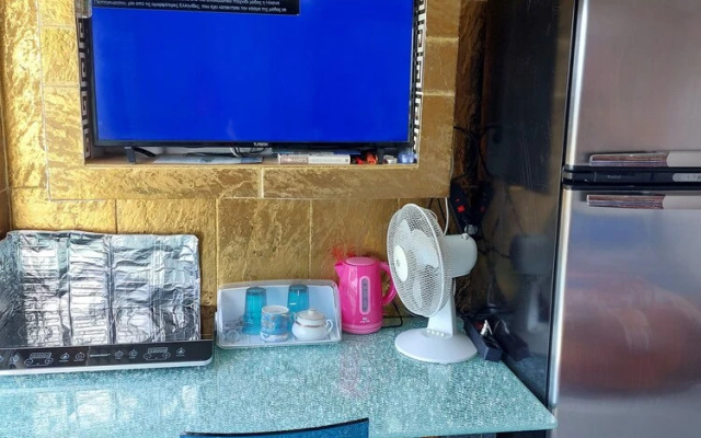 Room in Studio - Athens Airport House For 4 People - Airport Transfer Available