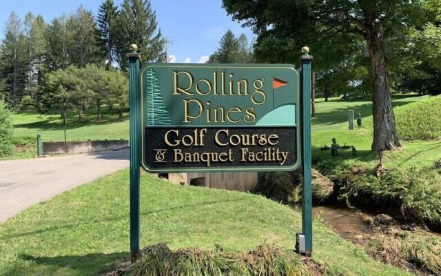 Rolling Pines Golf & Banquet Facility