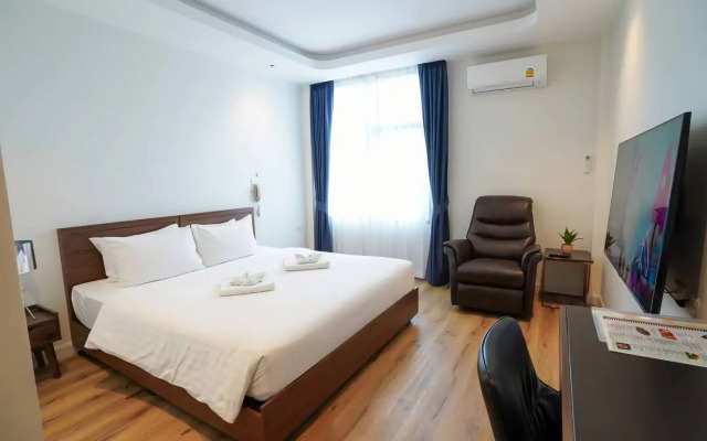 Play Poshtel & Cafe (SHA Certified)