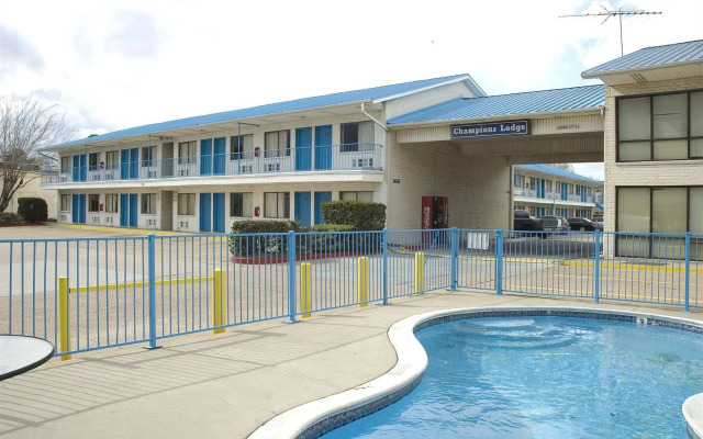 OYO Hotel Houston N Fm-1960 Champions TX