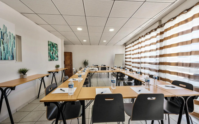 Park And Suites Marseille Airport