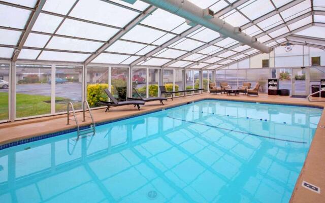 Clarion Inn Surfrider Resort
