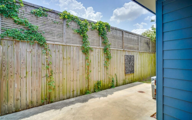 Vibrant Lafayette Townhouse ~ 5 Mi to Downtown!