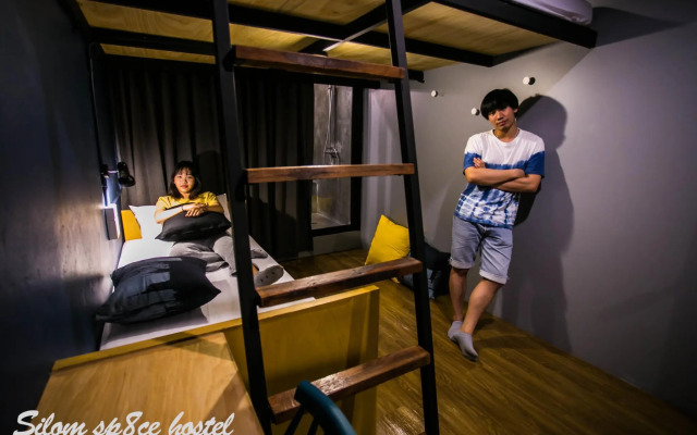 Silom SPACE Hostel