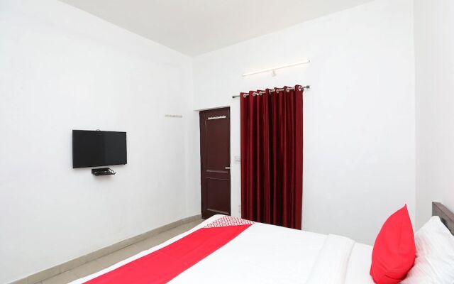 OYO 36700 Moonlight Residency