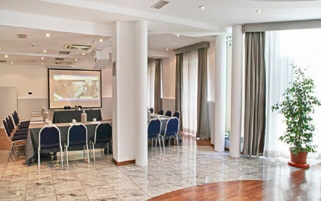 B&B Hotel Milano Cologno Studios