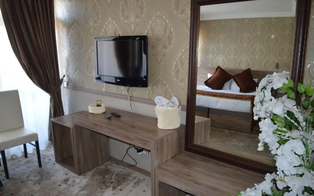 Avalon Hotel