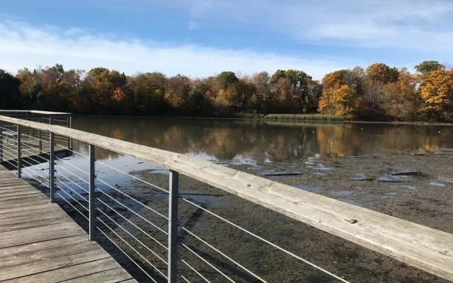 QuickStay - House by The Lake (3Bdrm Near Go Station)