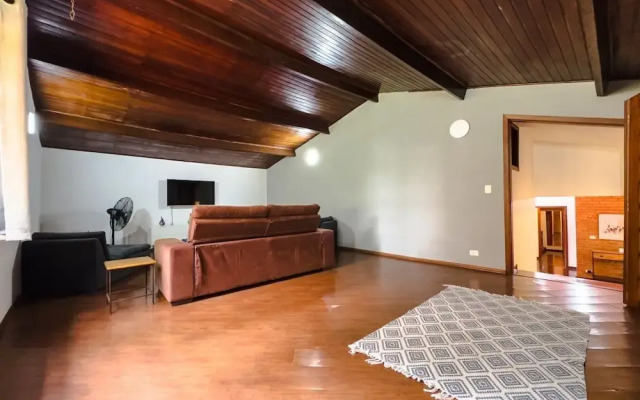 Casa espaçosa na Granja Viana