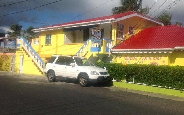 Rainbow Beach Apartments & Rooms