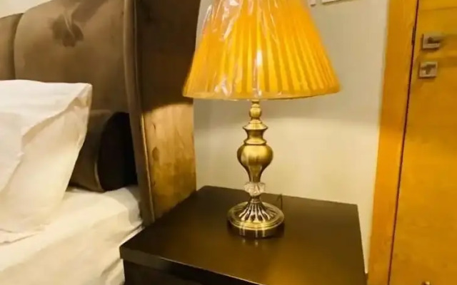 Holidazzle Serviced Appartment