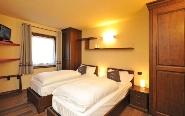Hosquet Lodge
