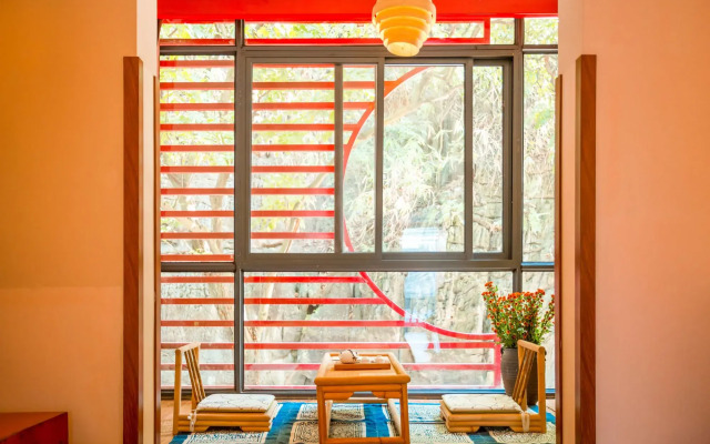 Yangshuo C.Source West Street Residence