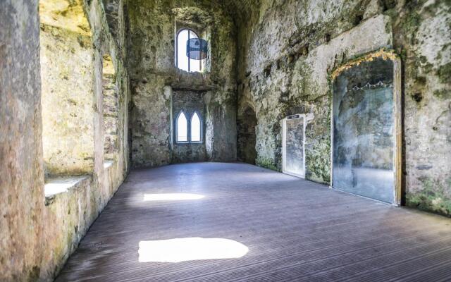 Castle House - 5 Bedroom - Manorbier