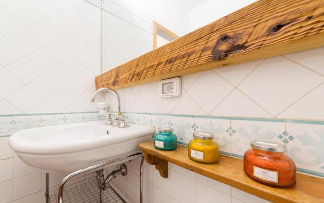 Santa Maria Novella 6 sleeps near the central station