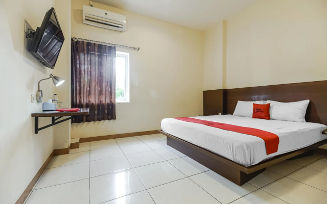 RedDoorz Plus @ Karebosi Area 2