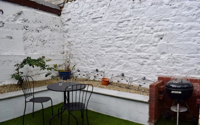 2 Bedrooms House With Garden in City Centre