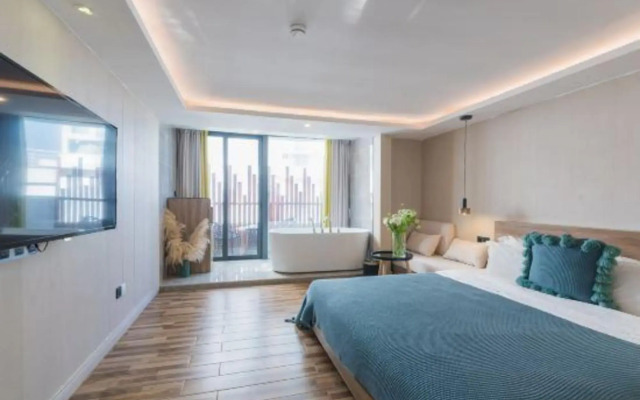 Warmness Hotel
