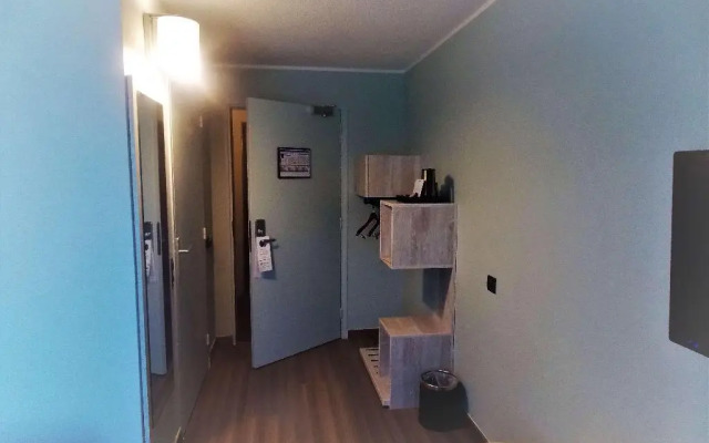 Отель Logis Hôtel Uzès Pont du Gard