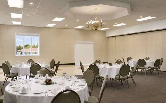 Days Inn & Conference Center by Wyndham Bridgewater