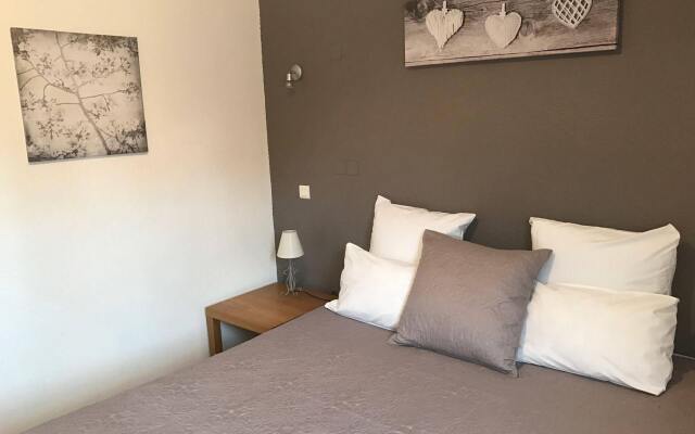 Hotel le president GARE TGV NIMES PONT DU GARD