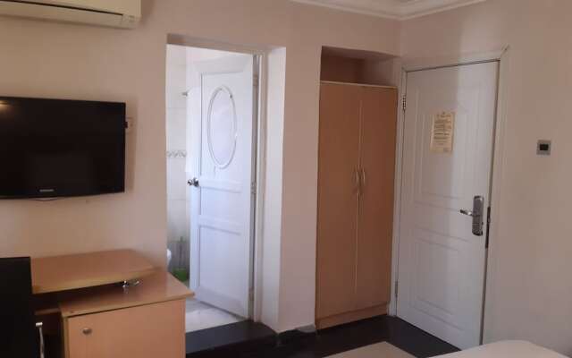 Top-Notch Suites and Apartments