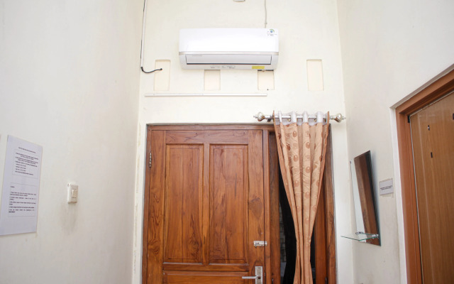 Super OYO Capital O 2258 Santana Syariah Guest House