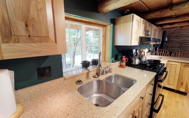 Stunning Apple Lane Log Cabin