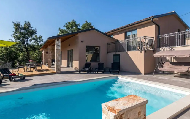 Villa Gloria Comfortable Holiday Residence