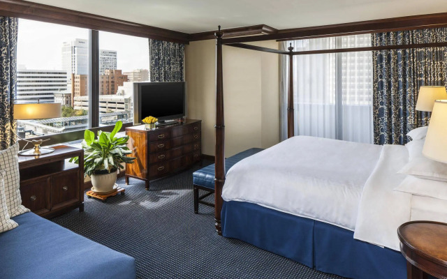 Sheraton Norfolk Waterside Hotel