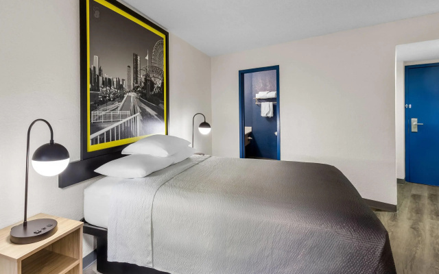 Super 8 by Wyndham Chicago IL